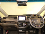 【ルームクリーニング】せっかく乗るならピカピカの車がいいですよね!当店は、他社では省きがちな細部に至るまで、徹底した清掃を行っております。