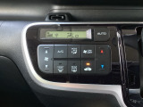 オートエアコンで、毎日のドライブを快適に。温度、風量を自動で調整し、理想的な車内環境を提供します。