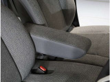 長時間の運転もアームレストがあるとかなり楽◎