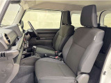 トヨタ中古車「まるごとクリーニング」施工済。外装はもちろん内装はシートを外して見えない所まで徹底洗浄しています。