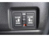 両側電動スライドドアなので、後席の乗り降り時・荷物の積み下ろし時も大変便利です♪運転席からもドアの操作が可能で、お子様がいる方、お買い物をした時などとても便利です♪