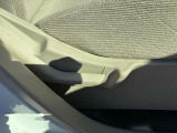 運転席側のシートリフターです。