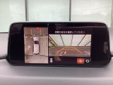 狭い場所での駐車やすれ違いなどでより的確な運転操作に役立つ360&deg;ビューモニターが装備されています。