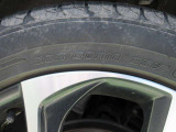 タイヤサイズは 225/50R18