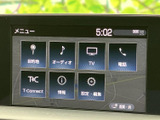 画面には目的地、オーディオ、テレビ、電話などの項目が並び、用途に応じて選びやすい構成です。地図を確認したい時や音楽を楽しみたい時など、日常の移動を便利にサポートします。