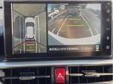 車両の前後左右に搭載されたカメラの映像を合成し、車を上から見下ろしているような映像をミニターに映し出すシステムのパノラミックビューモニター搭載!
