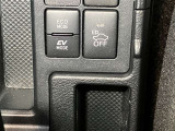【EVモード】駆動用電池から電力を供給し、電気モーターのみを使って走行するモードです。住宅街や屋内の駐車場などで、騒音や排気ガスを気にすることなく走行することができます。