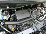 i-VTECエンジン 低速での力強さと高速でののびやかさ、そして燃費を高次元でバランス。街中や坂道での加速や高速道路での力強さ。毎日乗るクルマとして大事な燃費性能にもこだわりました。