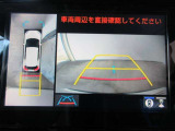 車両を上から見たような映像をディスプレイオーディオ画面に表示するパノラミックビューモニター