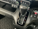 オートマチックシフトレバーは、手になじみ操作しやすい形状で安全運転にもつながります♪