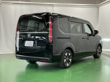 後席の窓には外から車内が見えにくくなるプライバシーガラスを採用。周りを気にせずリラックスして過ごせます