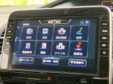 目的地設定や各種情報表示など、運転に必要な情報を一画面で確認できます。直感的な操作でスムーズな移動をサポートします。