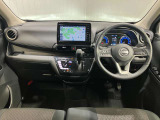 運転席からの視界が左右に広く隅々まではっきりと見えます!クルマの前端も把握しやすく安心です!