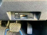 運転席の右下にETCがビルトインされています。高速道路では便利ですね!