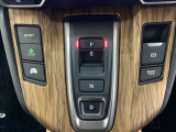 「e:HEV」は、モーター走行を中心にしながら電気エネルギーやエンジン動力を効率よく使い分けることができる賢いハイブリッドシステムです。シフトはエレクトリックギアセレクターになっています。