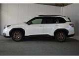 スバルの4WD(AWD)は直進安定性に優れ、日常走行から高速走行まで、さまざまなシーンで安心感に満ちた走りが愉しめます。それは悪路や泥道など左右のタイヤの路面状況が異なるシーンでも変わりません。