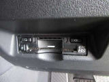 【ETC2.0車載器】は高速道路上に設置されたITSスポットと双方向通信を行い、ETC機能に加え安全運転をサポートする交通情報を提供してくれます