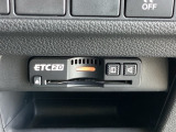 ETC2.0装備車です。高速道路の渋滞情報や静止画像提供などをナビとリンクして画面でお知らせします。また、高速道路の一時退出対象インターでは料金据え置きで一時退出もできます。