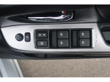 運転席側パワーウインドウは、オートアップ&ダウン機能付き。ワンタッチで自動開閉できます。開閉操作をロックする事も出来ます。