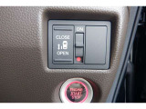 パワースライドドア付で開閉操作は運転席からもできます。
