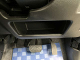 【運転席アンダートレー】タオル等置くのに便利