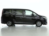 両側パワースライドドア付きだから、狭い駐車スペースなどでの 乗り降りラクラク!小さなお子さまのいるご家庭には嬉しい装備。