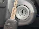 【キーレス】少し離れた場所からでもボタン一つでドアの開錠・施錠ができるのでとっても便利!ドアの鍵穴周りに傷をつけることもありません♪