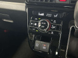オートエアコンは温度を設定するだけで、自動で風量などを設定してくれます。運転しながら操作も必要ないので、安全性も向上します。