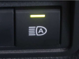 オートマチックハイビームとは、先行車や対向車のライトを認識し、ハイビームとロービームを自動で切り替える機能です。夜道の視界を確保します。詳細は販売店スタッフまでお尋ね下さい。