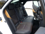5人乗りですので、ご家族やご友人とのドライブも楽しめますね(^^♪