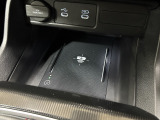 置くだけでワイヤレスで充電可能です。