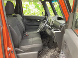 運転席からの視界は広く、運転操作もスムーズに行えます。シートの座り心地も良く、長距離運転も快適です。