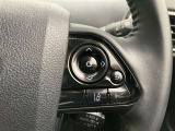 前方の車との車間を設定し、スピードを上げたり緩めたりを自動で行ってくれる追尾式の「レーダークルーズ」。上級装備の一つです!高級車にしかつかない嬉しい機能です。