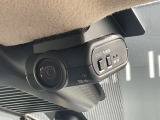 【ドライブレコーダー/車室内】車室内カメラによる車内および車側面の撮影記録が駐車時の安心を高めるとともに、走行中の幅寄せ対策や後方撮影(リヤガラス越し)にも対応しています。