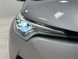 LEDヘッドライトとオートマチックハイビームで、夜間走行時の安心感が違います!
