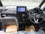 スッキリした運転席周り操作もしやすく各装置のコントロールができます。