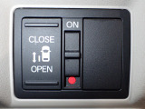 運転席からもスライドドアを楽々操作でスピーディーに!またスマートキーでも開閉できるので便利です。