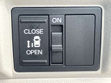 運転席側から左側電動スライドドアの開閉ができます