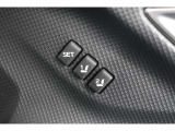 運転席シートポジションメモリー機能 : リフター、チルト、リクライニングの各ポジションを自動的に再現できます。