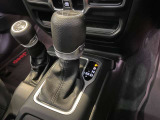 電子制御8速オートマチック。街乗りでもショックが少なくスムーズで静かな走りを実現します。