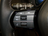 【ステアリングリモコン】ステアリングにオーディオ調節可能なスイッチが装備されていますので運転中でも視線をそらさずにオーディオの調節が可能です!