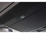 リアサンシェードは運転席から操作することが可能です。