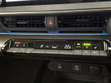 オートエアコンは温度を設定するだけで、自動で風量などを設定してくれます。運転しながら操作も必要ないので、安全性も向上します。
