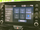 AM・FMやディスク、USB、Bluetoothなど、複数のオーディオソースを画面から選べます。項目が見やすく整理されており、その日の気分や接続機器に合わせて使い分けられます。