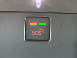エアバッグ作動時や後突時、もしくは車内のSOSボタンを押した際に緊急通報オペレーターに連携し、救急・警察を手配します。更にオペレーターにも連携、お客様のご要望に応じてロードサービスの手配を行います。