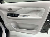 【運転席ドア】収納ポケットが付いているので運転席周りもスッキリ保てます★