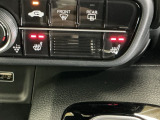 運転席/助手席シートヒーターで寒い日もすぐに温かくなり快適に過ごせます。2段階の温度調整が可能です