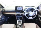 【まるまるクリーニング】内装工程では、中古車を気持ちよくお乗りいただけるよう清掃しております。シートの洗浄はもちろん、ニオイの元となるフロアカーペットまで洗浄・消臭を実施。