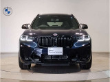 【キドニーグリル】BMWは約90年もの間、ほぼ全ての車両にひと目でBMWだと分かるこの特徴的なフロントグリルが備えられ、デザイン・アイコンとして親しまれてきました。