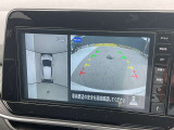 空から車を見たような「アラウンドビューモニター」!車の周りが一目で確認できるので、小さなお子様や障害物があっても安心して乗ることができます。
